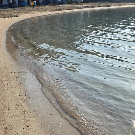 Arzella Beachfront 別荘